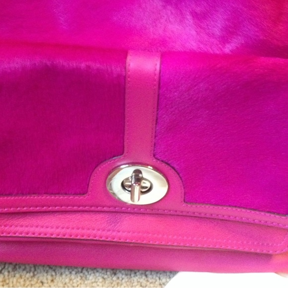RARE Dyed Calf Fur Coach Crossbody bag-Fuchsia - Picture 4 of 10